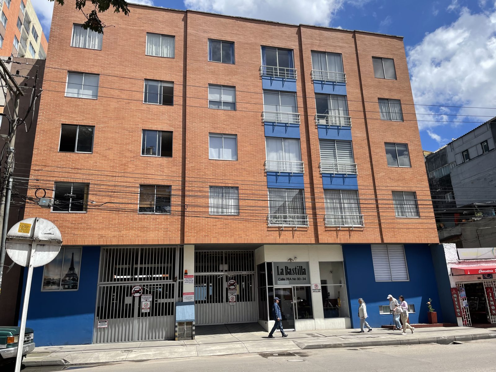 PARIS FRANCIA VENTA APARTAESTUDIO PISO 2 en Bogotá